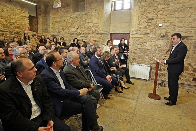 Fotos Da Nota: Román Rodríguez Destaca No Centenario Do Pasamento De Pondal O Ca