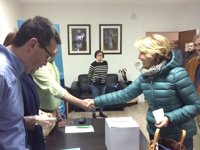 Aguirre acude a votar en las primarias del PP de Madrid para elegir al presidente, proceso que tilda de "gran avance" 