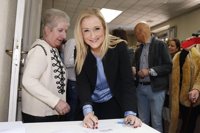 Cifuentes arrasa en las primeras primarias del PP de Madrid con el 86,3% de votos y se proclama candidata única