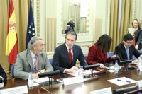 El Gobierno ofrece a la estiba garantizar el empleo mediante un "instrumento normativo"
