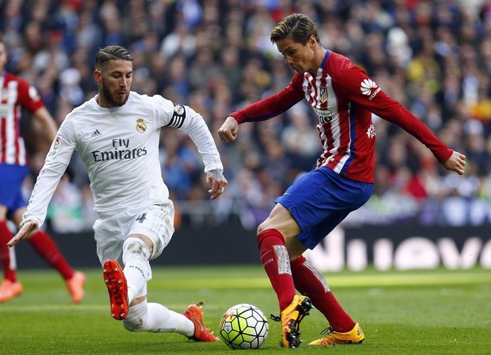 Sergio Ramos y Fernando Torres en el Real Madrid - Atlético Madrid