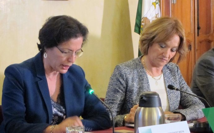 La delegada de la Junta en Almería y la consejera de Agricultura de Andalucía