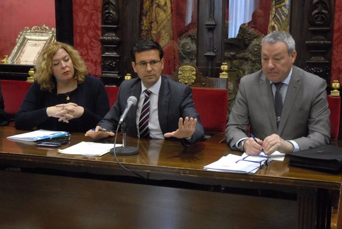 Acto en defensa del Puerto de Motril en el Ayuntamiento de Granada