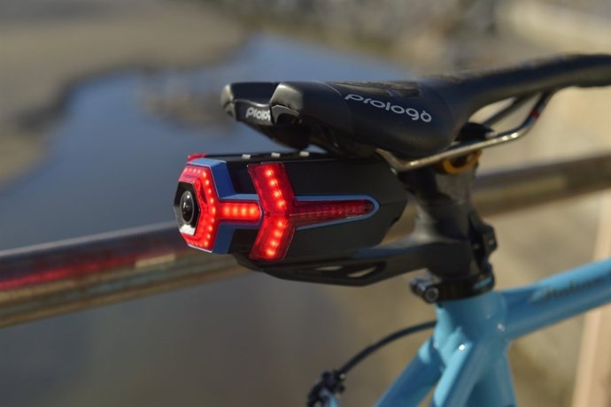 Hexagon, cámara trasera para bicicletas que funciona como retrovisor