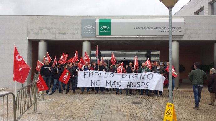 Concentración ante el Hospital Alto Guadalquivir.