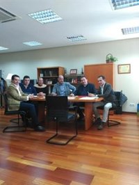 Junta y CECA Huelva abordan la situación de los mercados de abastos y del comercio minorista, retos del sector