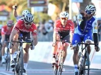 Gaviria puede con Sagan y Quintana defenderá en la crono la victoria en la Tirreno