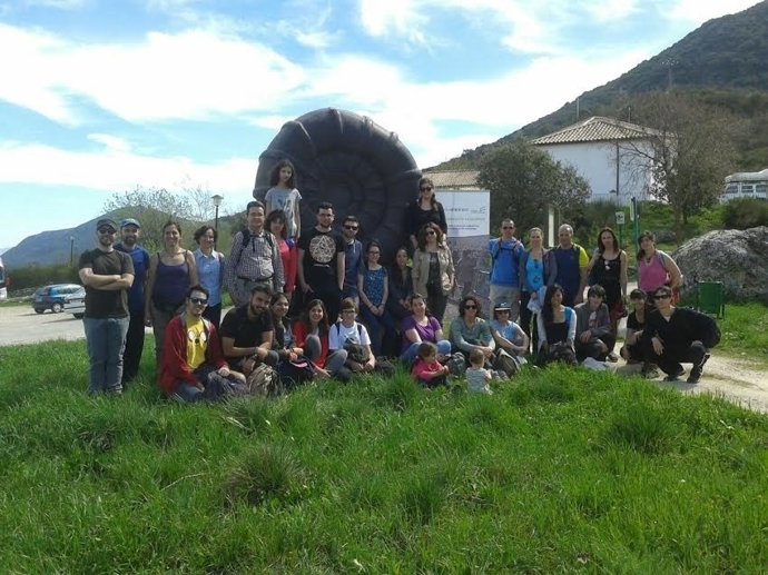 Participantes en la actividad de reforestación