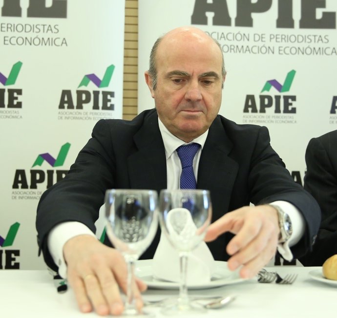 Luis de Guindos participa en el Curs d'Economia per a Periodistes