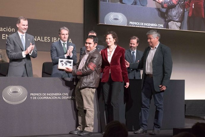 El Rey entrega a Ayuda en Acción el Premio Fundación Jose Entrecanales Ibarra y 
