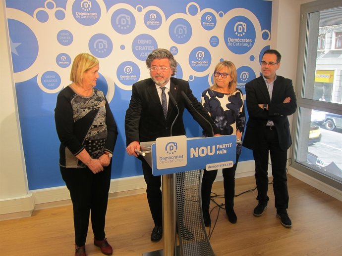 Núria de Gispert, Antoni Castellà, Mercè Jou, Carles Sala (Demòcrates)