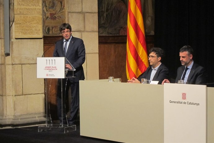 El pte.C.Puigdemont, el comissari I.Riu i l'conseller S.Vila