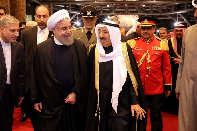 El presidente iraní, Hassan Rouhani, con el emir de Kuwait