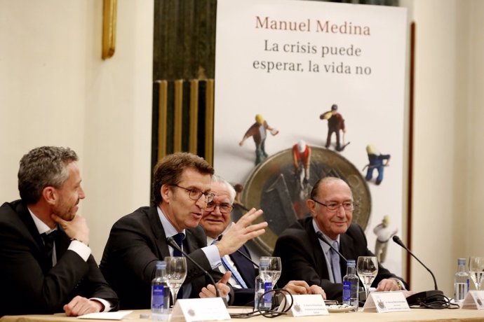 Feijóo en la presentación del libro de Manuel Medina 'La crisis puede esperar'