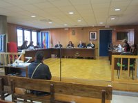 Un padre acusado de abusar de sus hijas eludirá prisión y la madre está en busca y captura