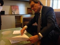 Mas, Ortega y Rigau firman la notificación de la sentencia del 9N