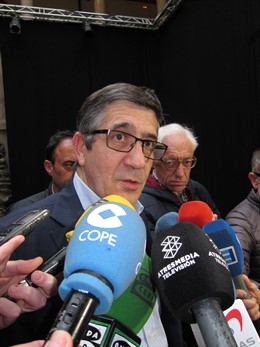 El candidat a secretari general del PSOE Patxi López