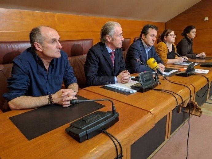 Rueda de prensa de PP, Cs y Podemos con vecinos de El Pilón y Prado San Roque 