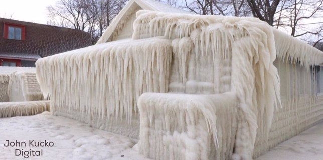 Casa helada en el lago Ontario, Nueva York