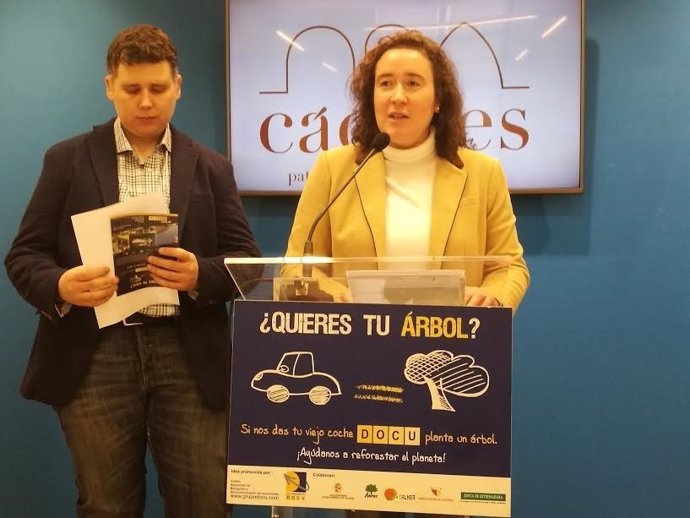 Presentación de la XI campaña 'Tu coche por un árbol' en Cáceres