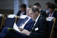 Solana insta a los europeos a aprovechar el Brexit para dar "un paso importante" y a gastar más en defensa