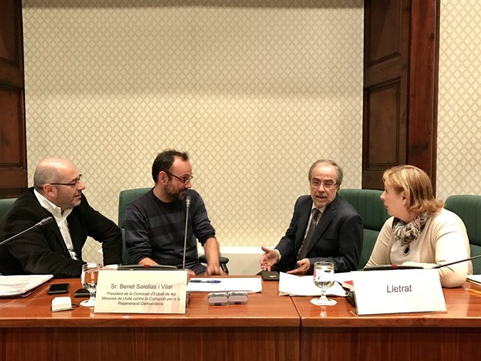 Mesa de la comissió anticorrupció del Parlament 