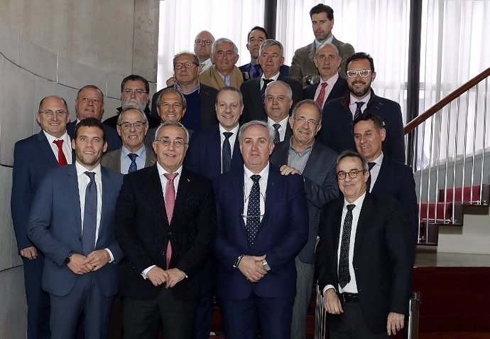 Alejandro Blanco rodeado de presidentes de federaciones olímpicas