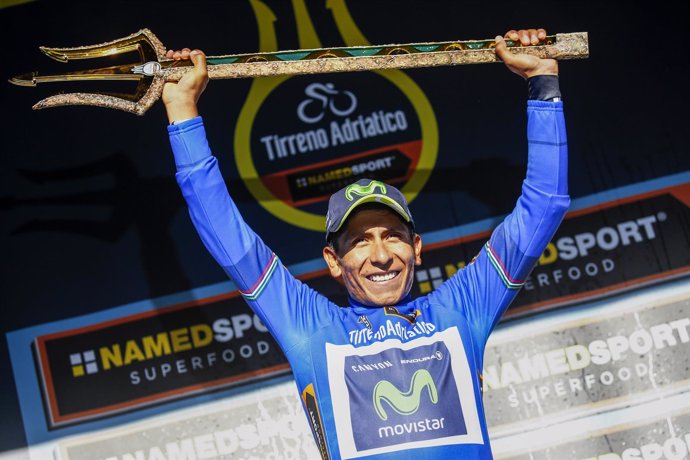 Nairo Quintana con el tridente de ganador de la Tirreno-Adriático