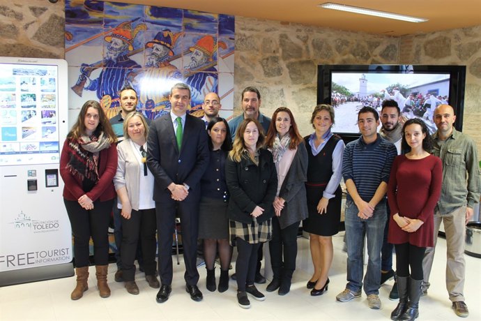 Diputación Toledo (Nota De Prensa Y Fotografía) Informadores Turísticos En La Pr