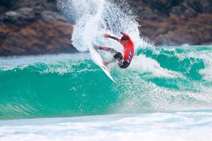 La World Surf League comienza en la playa de Zarautz