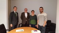 Distribuidores farmacéuticos explican a Unidos Podemos la labor que realizan para garantizar el acceso al medicamento