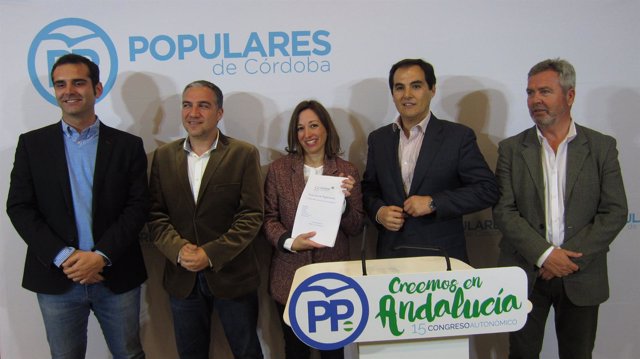 Patricia Navarro con Nieto, Bendodo, Fernández-Pacheco y García Fuentes