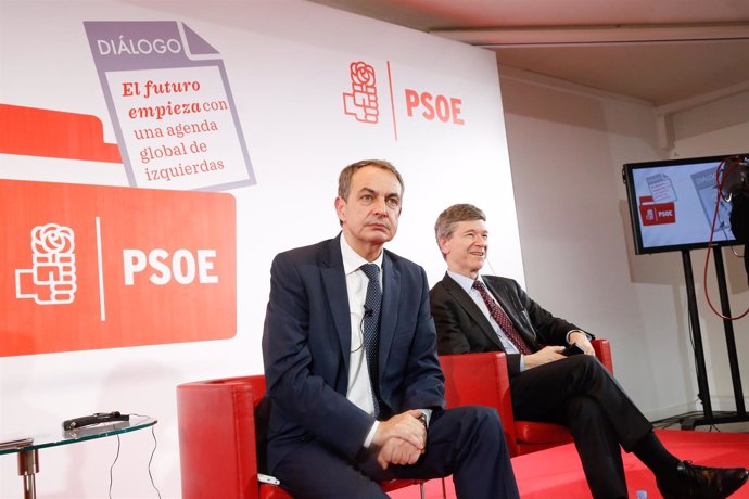 El expresidente Zapatero en un coloquio con el economista Jeffrey Sachs