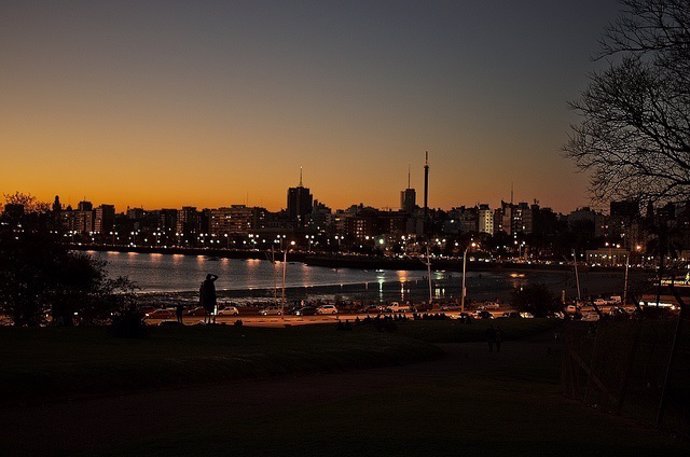 Montevideo de noche