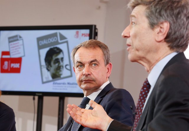 El expresidente Zapatero en un coloquio con el economista Jeffrey Sachs