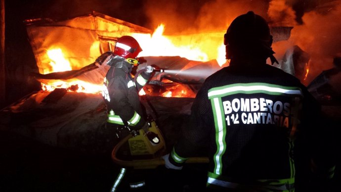 Incendio de la casa prefabricada