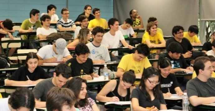 Estudiantes universitarios