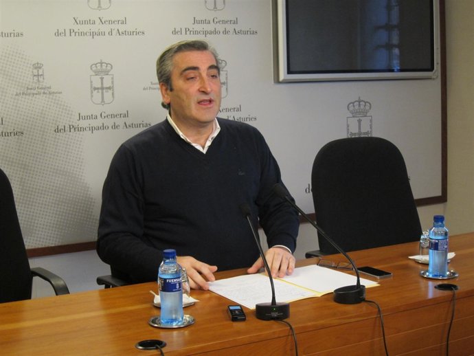   El Diputado Y Portavoz De Sanidad Del PP En La Junta General, Carlos Suárez.