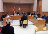 El mosso acusado de dejar sin ojo a un joven alega que no fue el único que disparó pelotas