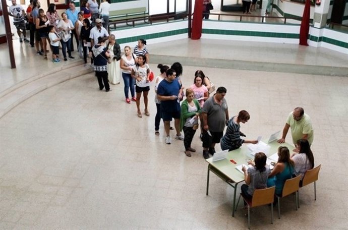 Votación en un centro sobre la jornada continua escolar (archivo)