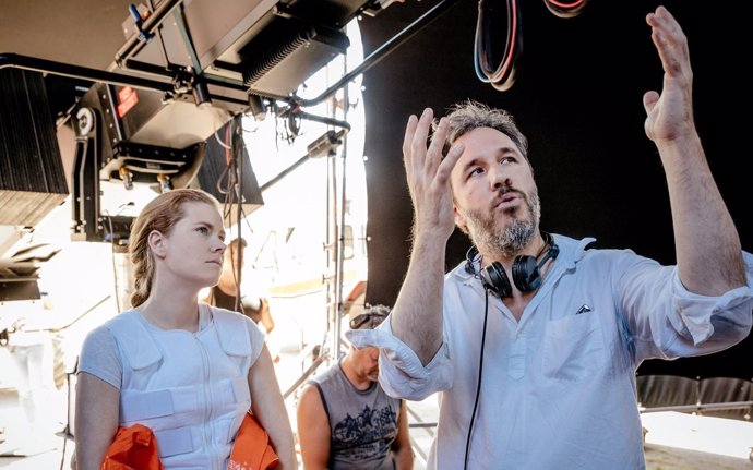 Amy Adams y el director Denis Villeneuve en La llegada