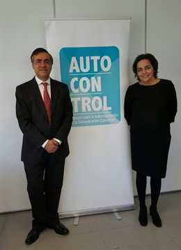  Almudena Román Y José Domingo Gómez, Autocontrol
