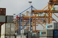 El Puerto de València dice que el tráfico de contenedores ha bajado un 20,6% por la "baja productividad" de la estiba