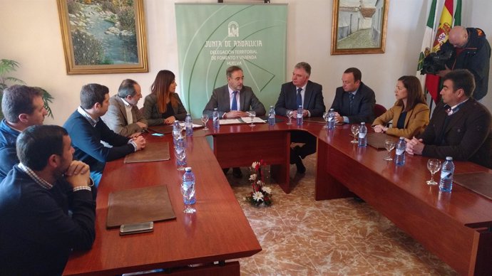 Reunión en el Ayuntamiento de Campofrío. 