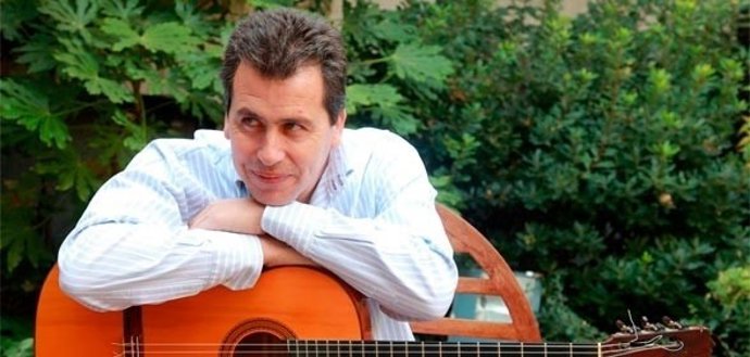 El músico y guitarrista Juan Diego Mateos