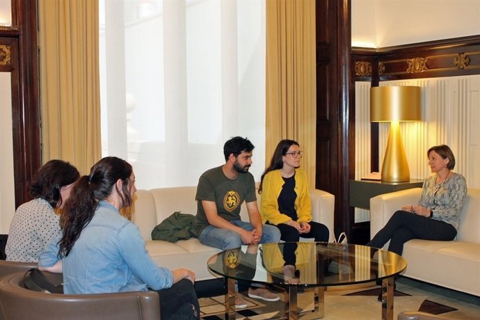 La presidenta del Parlament, Carme Forcadell, rep a Casa nostra, casa vostra