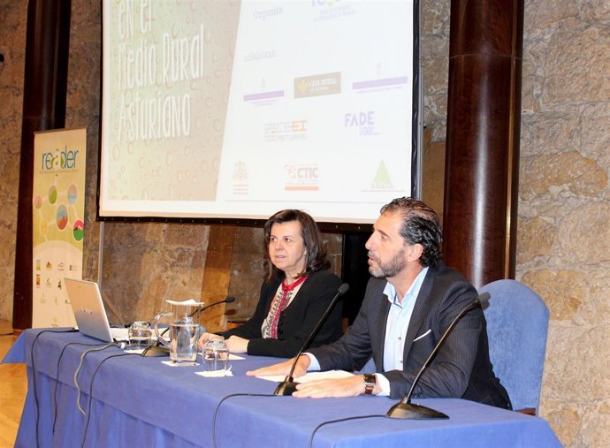 María Jesús Álvarez, a la izquierda