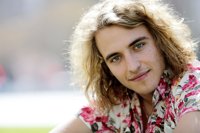 Manel Navarro: "Me llevo muy bien con mis compañeros de 'Objetivo Eurovisión'"