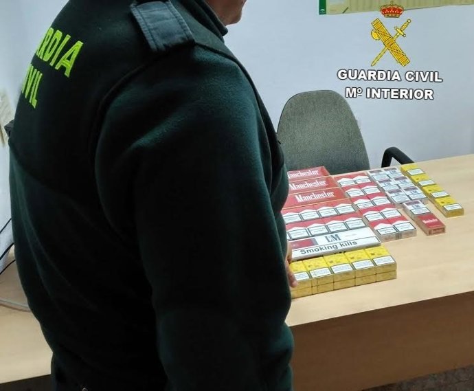 Paquetes de tabaco intervenidos en Adra