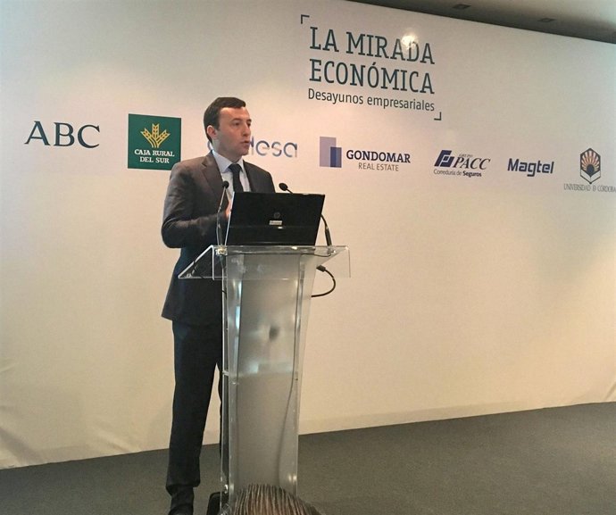 El viceconsejero de Agricultura, Ricardo Domínguez, durante su conferencia